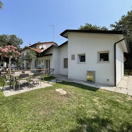 Gorgeous Close To The Sea *